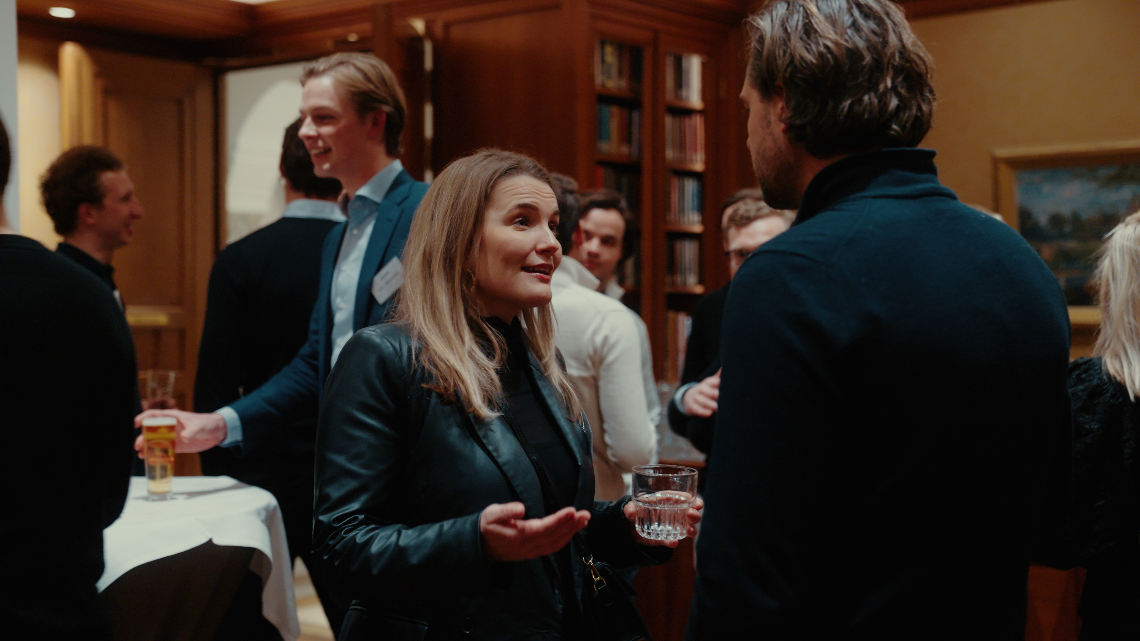 M&A Cafe 4K PICS.00 00 15 04.Still002